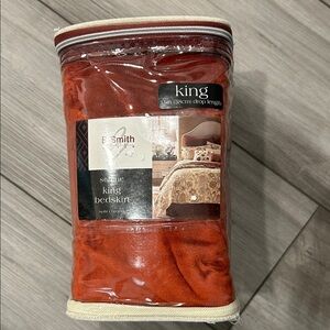 SMITH Rich Red Bedskirt